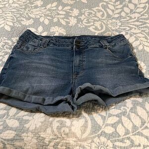 8/$20 Blue Spice stretch Jean shorts size 15 inseam 2.75 High Rise
